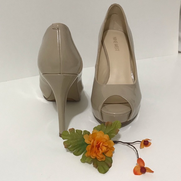 SHOES 🤑🤑USED CHLOE OPEN TOE HEELS CREAM PATENT - Picture 5 of 11